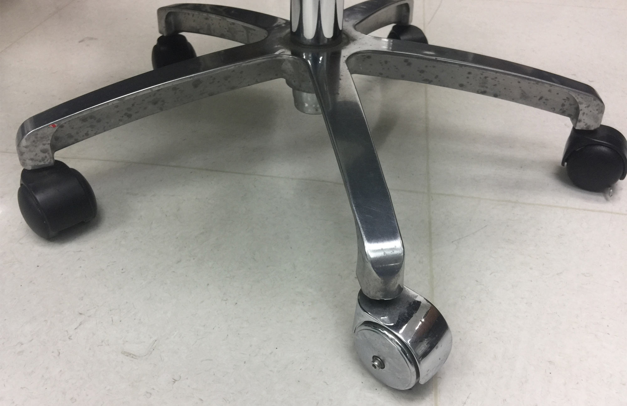 chair with caster wheels