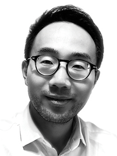 headshot of Dr. Min Zhang