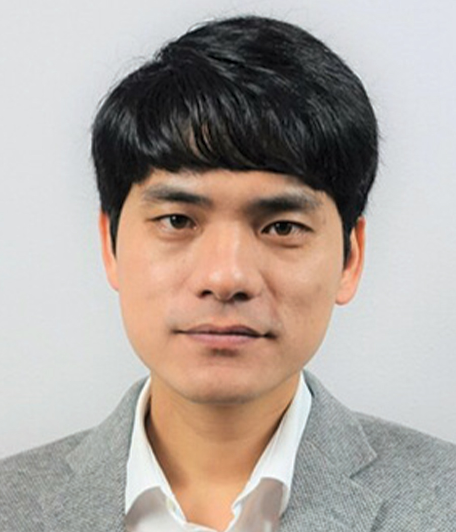 headshot of Chulsoon Hwang