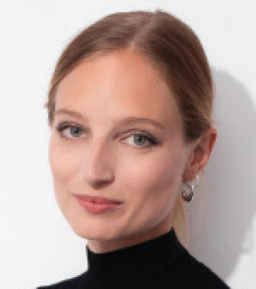 Lena Zeitlhoefler headshot