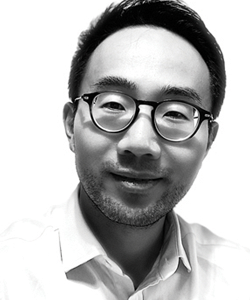 headshot of Dr. Min Zhang