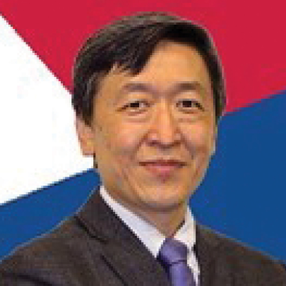 Zhong Chen headshot